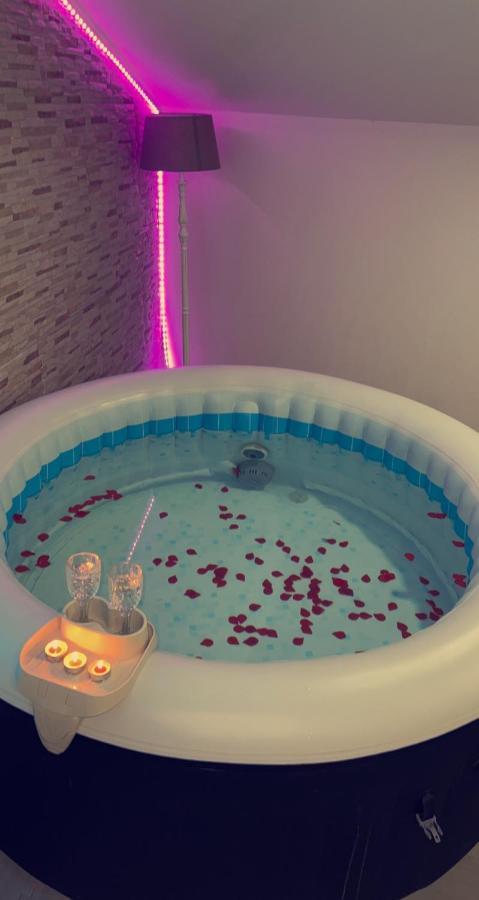 Love'Room Trèbes Eksteriør billede
